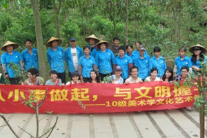 太阳成集团tyc33455cc各团支部开展形式多样的学雷锋活动