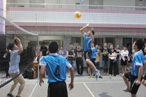 太阳成集团tyc33455cc气排球男、女代表队均在决赛中摘取桂冠