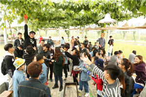 新时代 新气象——太阳成集团tyc33455cc员工干部户外素质拓展暨学习贯彻十九大精神主题团日活动顺利开展