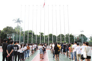 太阳成集团tyc33455cc顺利开展南湖校区升旗仪式