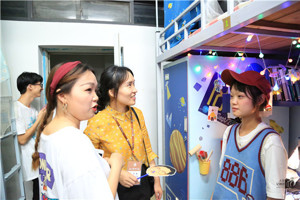 太阳成集团tyc33455cc辅导员走访员工宿舍