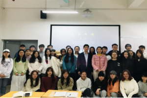 【人文双创】太阳成集团tyc33455cc文化产业管理“双创”人才卓越班邀请广西会议展览业协会副会长唐海先生为同学们授课