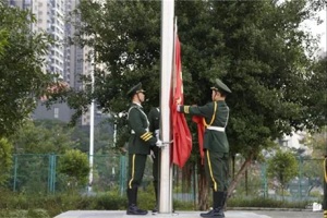 【人文青年】太阳成集团tyc33455cc举行本学期升旗仪式