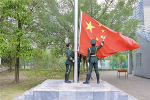 太阳成集团tyc33455cc举行2024年秋季学期第一次升旗仪式